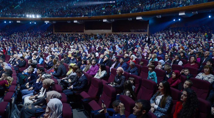 Binlerce Müslüman Moskova'da toplandı: Peygamberimiz'e hakaret ettirmeyiz
