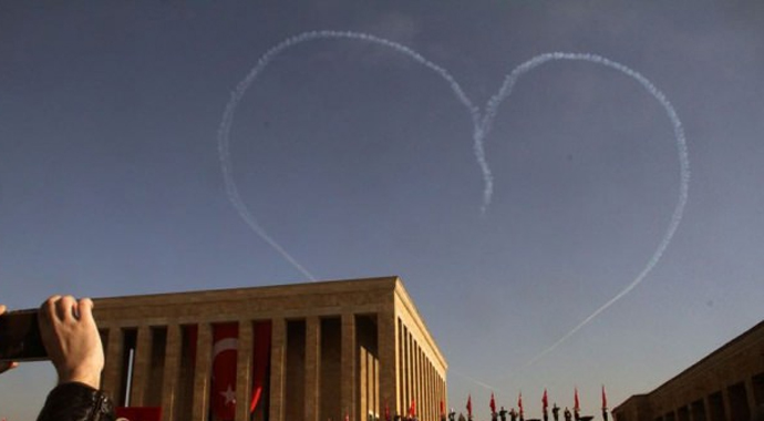 Anıtkabir'de bir ilk... Türk Yıldızları Ata'yı böyle andı!