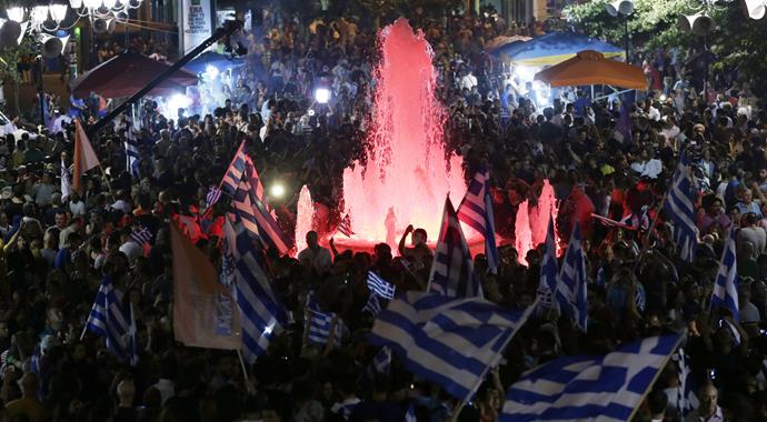 Yunanistan 'hayır' dedi, halk sokakta