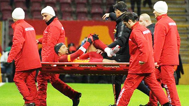 G.Saray'da Melo şoku! Oyuna devam edemedi