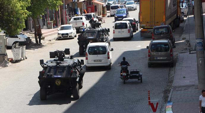 DBP'li il eş başkanlarının evine operasyon