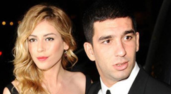 Sinem Kobal'a şok! İbrahim Çelikkol, Deniz Çakır'la birlikte