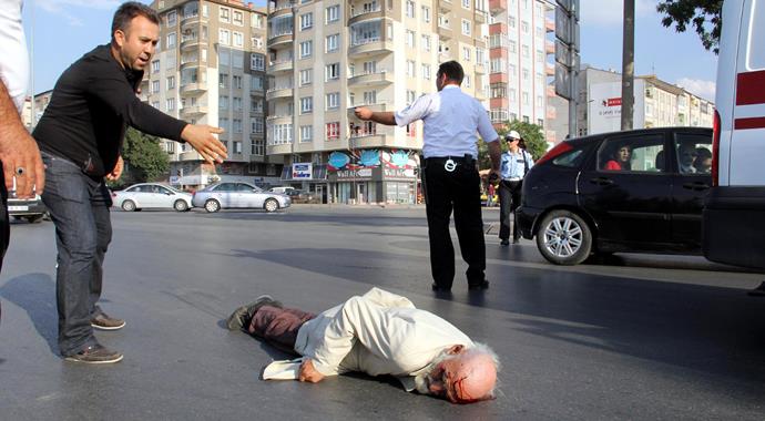 Yaşlı adama çarpan kadın sürücü şoka girdi