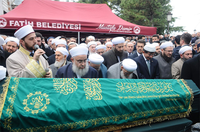 Davutoğlu Mahmut Efendi'nin kardeşinin cenazesinde