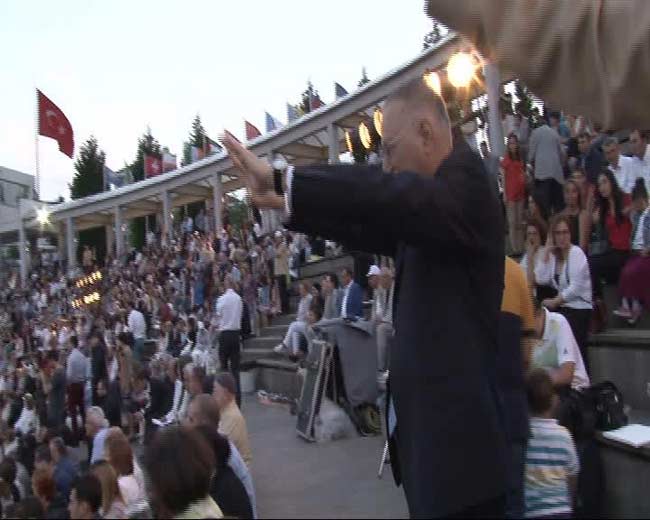Ekmeleddin İhsanoğlu, selfie başına 5 oy istedi