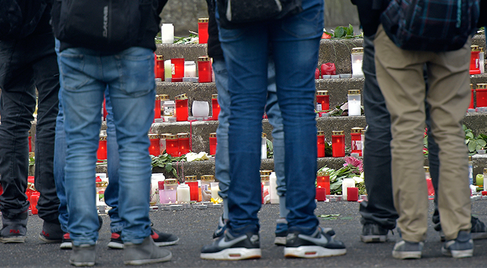 Valls: 'Enkazdaki arama çalışmaları uzun sürebilir'