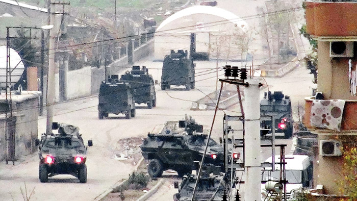 Cizre'yi ateşe verdiler! 3 ölü var...