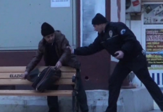 Şüpheli pakete vatandaş müdahalesi