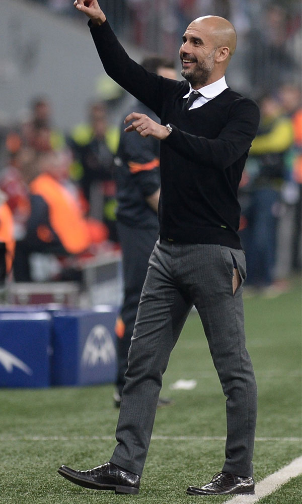Maç sırasında Guardiola'nın pantolunu yırtıldı