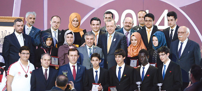 Kardeş hançeri yedik!