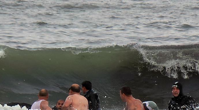 Ordu'da paraşütçü denize çakıldı
