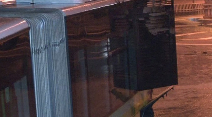 Metrobüs'te korkutan yangın!