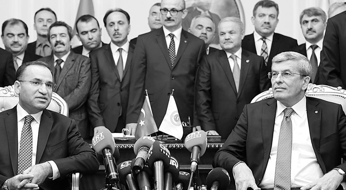 3 Bakanlık Müsteşarlara emanet! Yola aynen devam