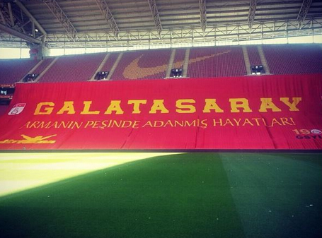 Galatasaray'dan Es-Es maçına pankartlı tepki!
