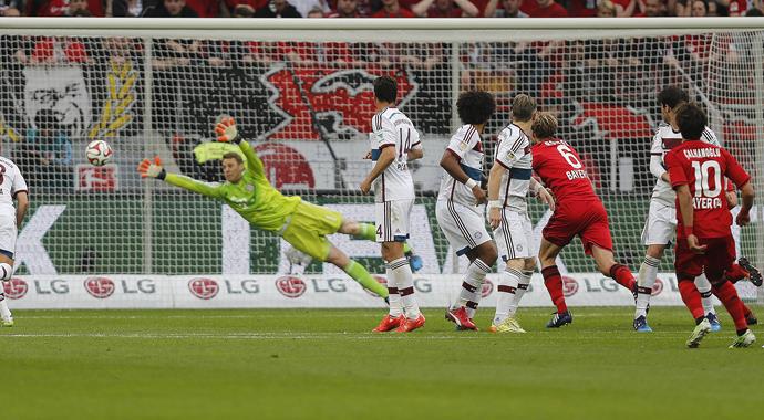 Hakan Çalhanoğlu'ndan Neuer'e ilk ceza!