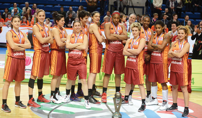 Avrupa'nın en büyüğü! Galatasaray meşalelerle karşılandı