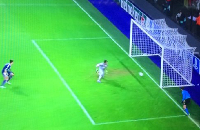 Muslera'nın başını döndüren pozisyon
