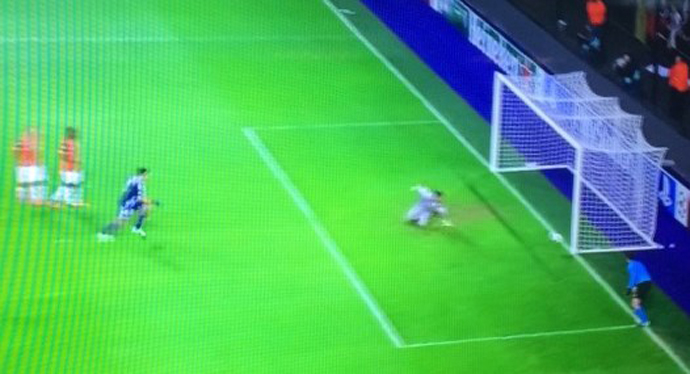 Muslera'nın başını döndüren pozisyon