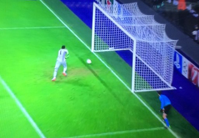 Muslera'nın başını döndüren pozisyon
