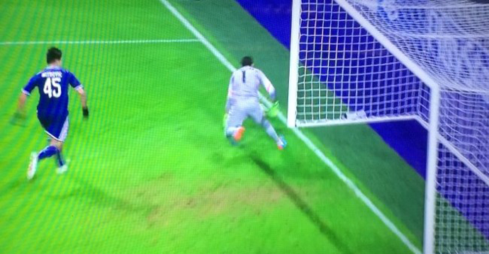 Muslera'nın başını döndüren pozisyon
