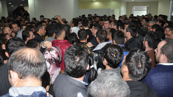 600 kişilik işe 3 bin kişi başvurdu, kuyruk sokağa taştı