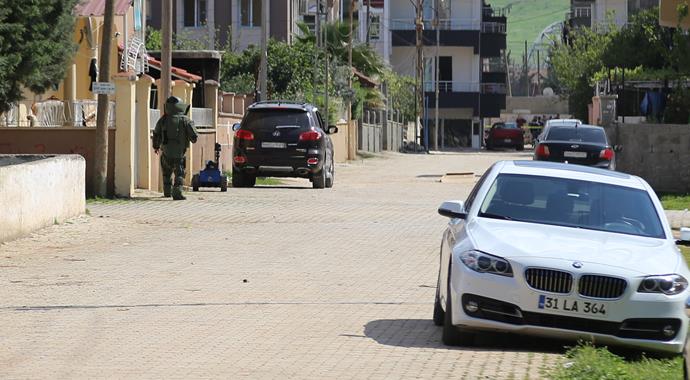 Reyhanlı'da bomba yüklü otomobil alarmı