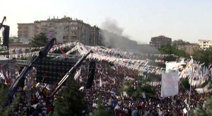 Diyarbakır bombacısı miting alanına böyle girdi