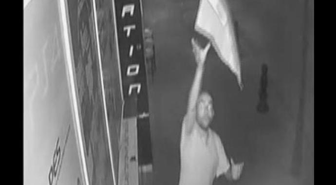 Eskişehir'de Türk bayrağını yırtan provokatör kamerada