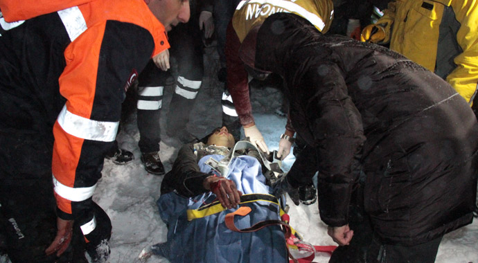 Yolcu otobüsü şarampole yuvarlandı! 1 ölü, 41 yaralı