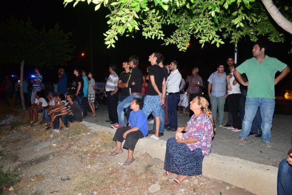 İntihar girişimini çekirdek yiyerek izlediler