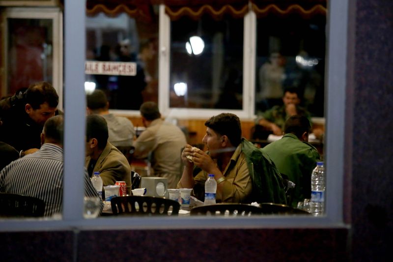 Peşmergeler mola verdi, kuru fasulye pilav yedi