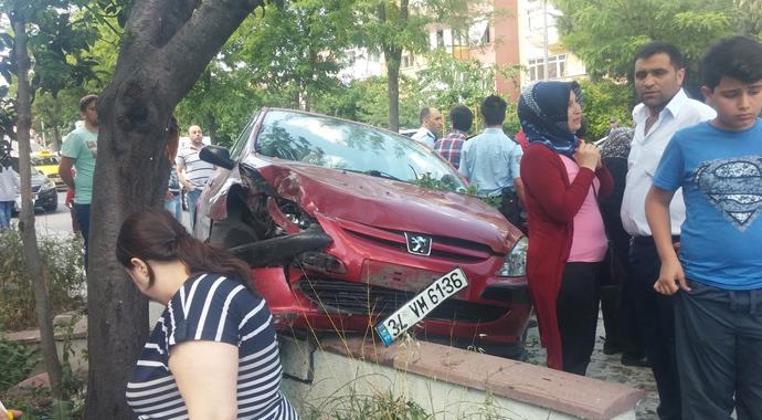 İstanbul'da feci kaza! Yayaların arasına daldı
