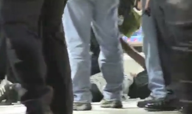 Siyahi öfke, 'Ferguson': Ünlü yazar böyle gözaltına alındı!