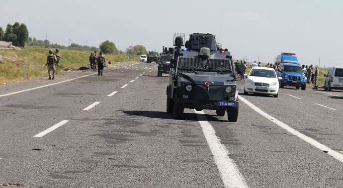 Teröristler Iğdır'da yola 1 ton bomba döşedi