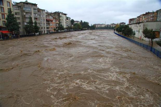Ordu ve Samsun'u su bastı