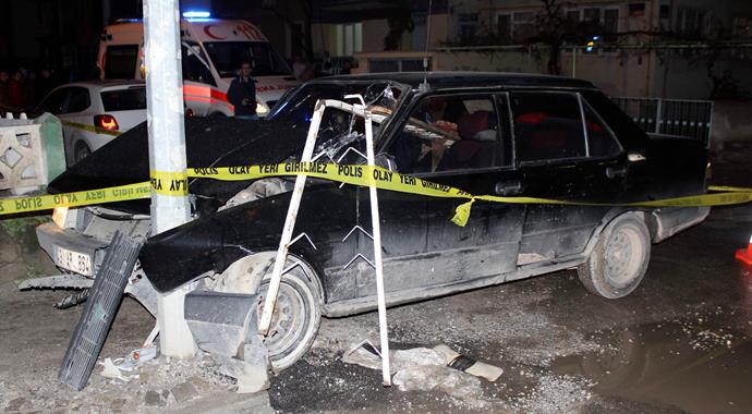 Kamyonetten düşen demir otomobilin camından girdi: 1 ölü, 3 yaralı