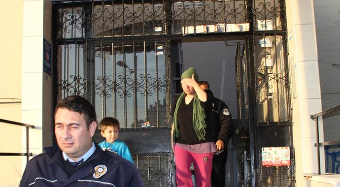 Kocası kapıyı kilitledi, hasta bebeğiyle mahsur kalan kadın polis aradı