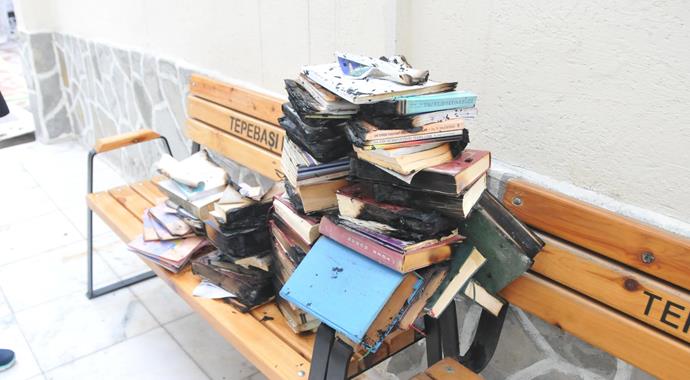 Eskişehir'de camileri kundaklayıp, Kuran'ı Kerim yaktılar