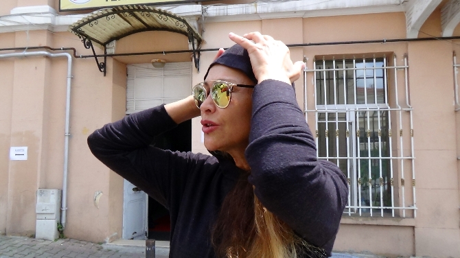 Oy kullanmaya giden Hülya Avşar'a sandık başında büyük sok!