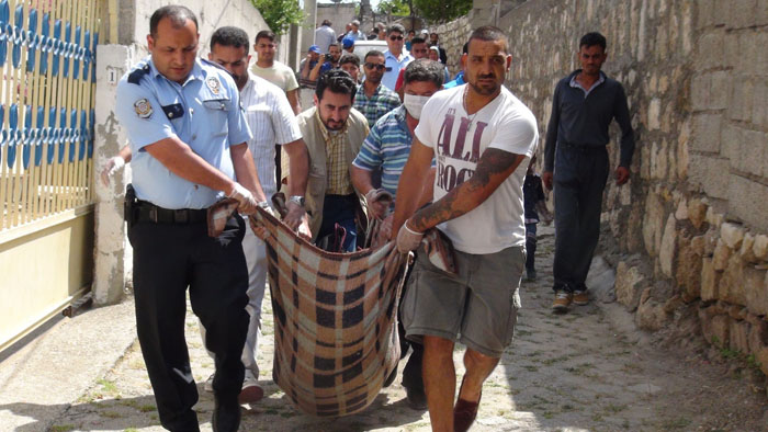Mersin'de kan donduran olay!