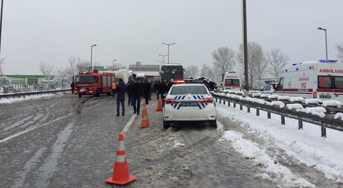 İki yolcu otobüsü çarpıştı, çok sayıda yaralı var