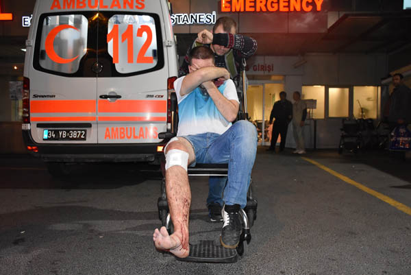 Taksim karıştı, Rus turist bıçaklandı!