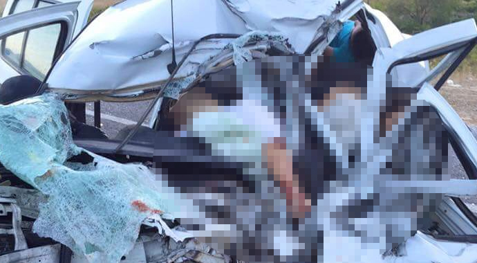 Yolcu otobüsü ile otomobil çarpıştı: 5 ölü