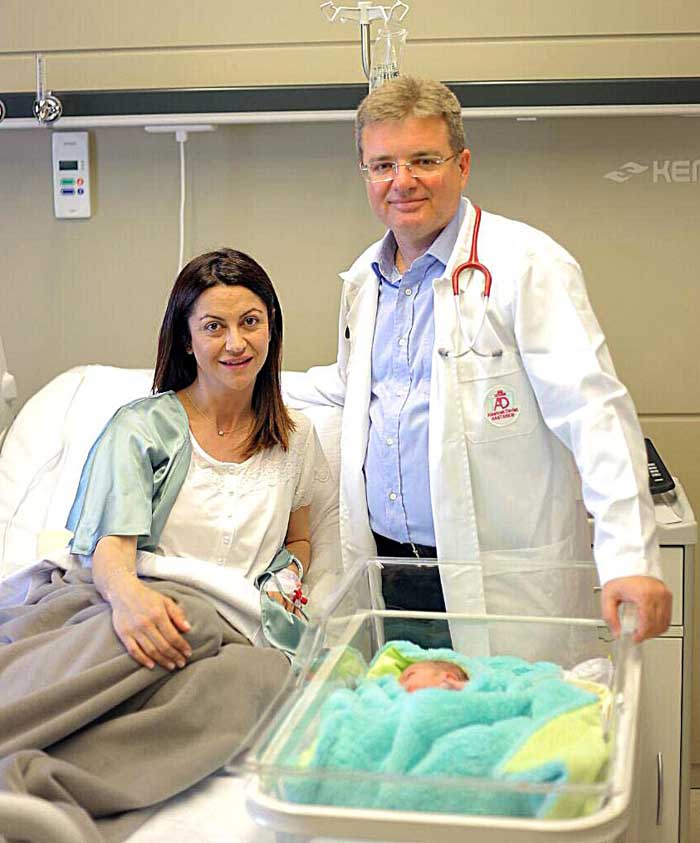 Seçim çalışmalarını yürütürken baba oldu