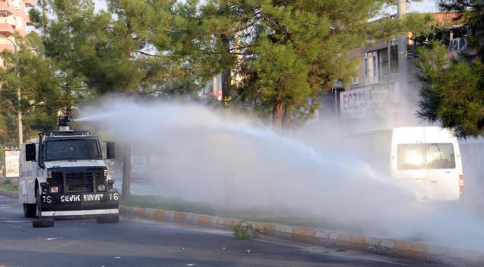 Polis ekiplerine roketli saldırı! 2 şehit, 8 yaralı