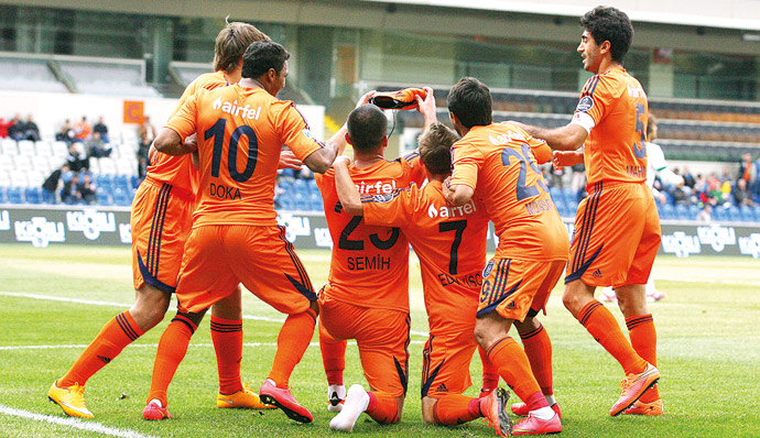 Semih Şentürk nöbete başladı, 4 ay sonra Hat - Trick'le döndü