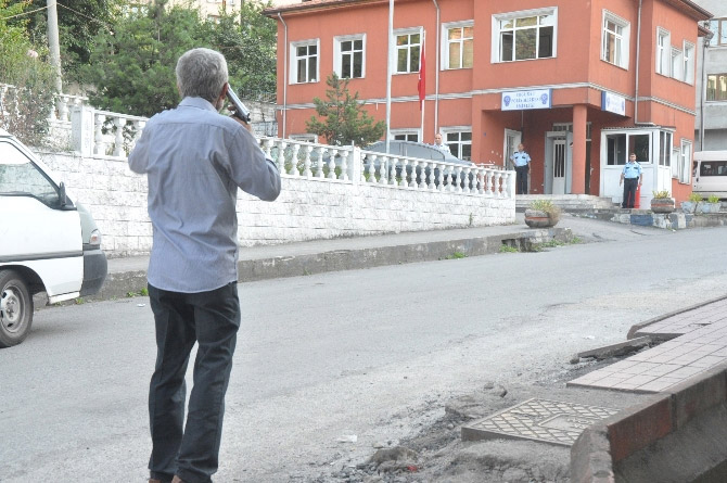 Karakolda 'evrak yok' denilince çılgına döndü