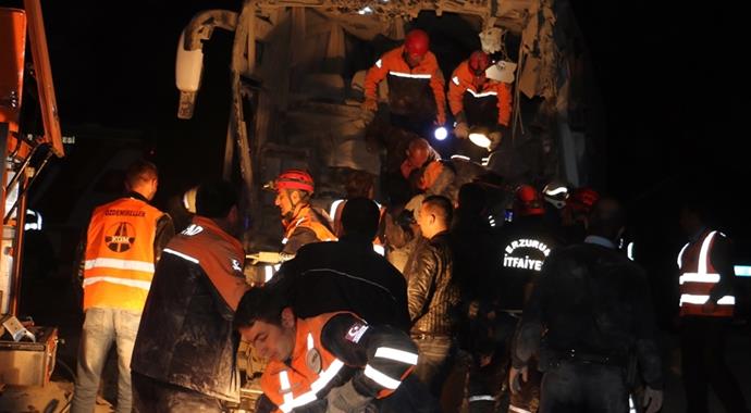 Erzurum'da otobüs TIR'a çarptı: 3 ölü, 24 yaralı