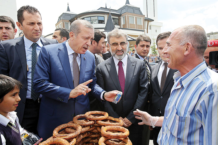 Başbakan Erdoğan: 'Sokaktan size ekmek çıkmaz'