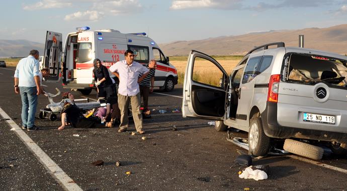 Erzurum'da korkunç kaza: 2 ölü, 5 ağır yaralı